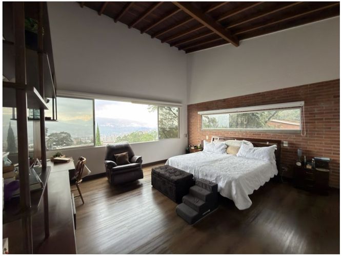 Casa de 4 alcobas en venta en Loma Del Escobero, Envigado, 304 m² · foto 17 de 24