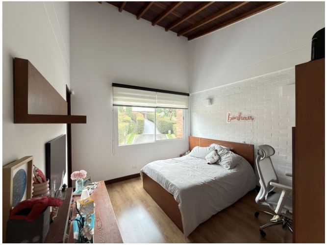 Casa de 4 alcobas en venta en Loma Del Escobero, Envigado, 304 m² · foto 18 de 24