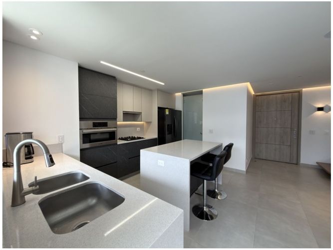 Apartamento de 3 alcobas en venta en Cabecera San Antonio De Prado, Medellín, 192 m² · foto 2 de 16
