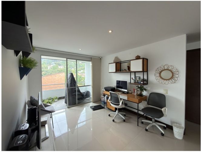 Casa de 4 alcobas en venta en Loma Del Escobero, Envigado, 304 m² · foto 19 de 24