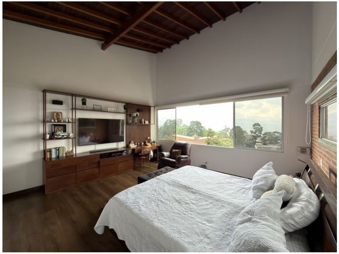 Casa de 4 alcobas en venta en Loma Del Escobero, Envigado, 304 m² · foto 20 de 24