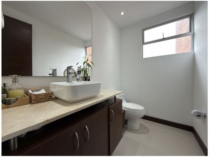 Casa de 4 alcobas en venta en Loma Del Escobero, Envigado, 304 m² · foto 22 de 24