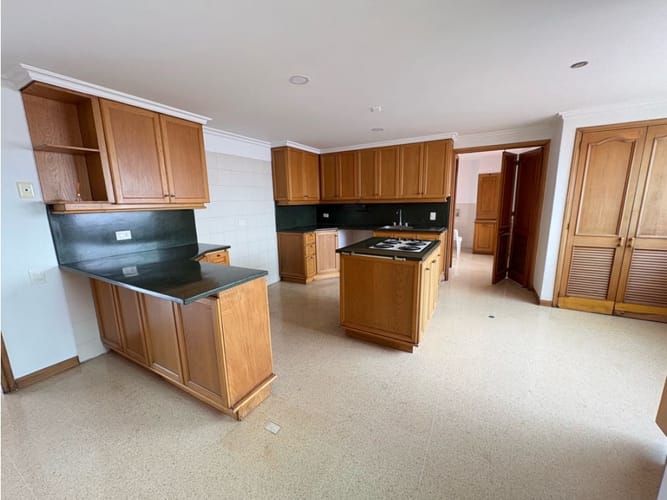 Apartamento de 2 alcobas en venta en Universidad Pontificia Bolivariana, Medellín, 220 m² · foto 2 de 18