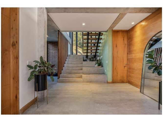 Casa de 4 alcobas en venta en Altos Del Escobero, Medellín, 404 m² · foto 7 de 23