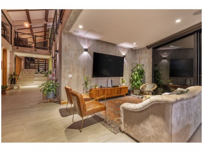 Casa de 4 alcobas en venta en Altos Del Escobero, Medellín, 404 m² · foto 9 de 23