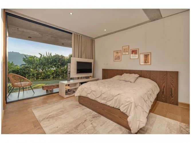 Casa de 4 alcobas en venta en Altos Del Escobero, Medellín, 404 m² · foto 12 de 23