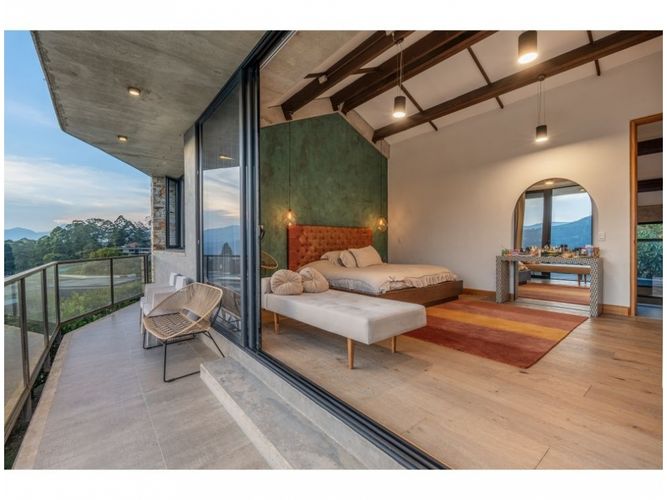 Casa de 4 alcobas en venta en Altos Del Escobero, Medellín, 404 m² · foto 14 de 23