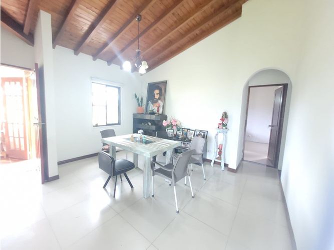 Casa de 4 alcobas en venta en San Antonio De Pereira, Rionegro, 180 m² · foto 2 de 12