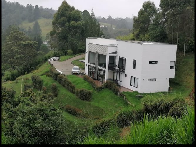 Casa de 4 alcobas en venta en Escobero, Envigado, 286 m² · foto 2 de 24