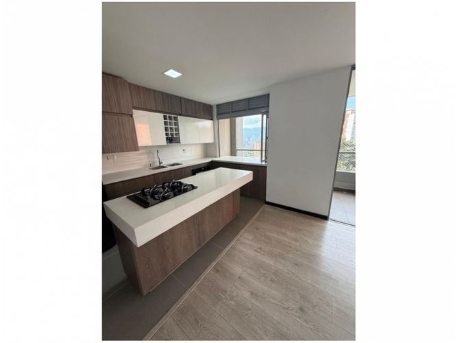 Apartamento de 3 alcobas en venta en Belén Aliadas, Medellín, 140 m² · foto 3 de 13