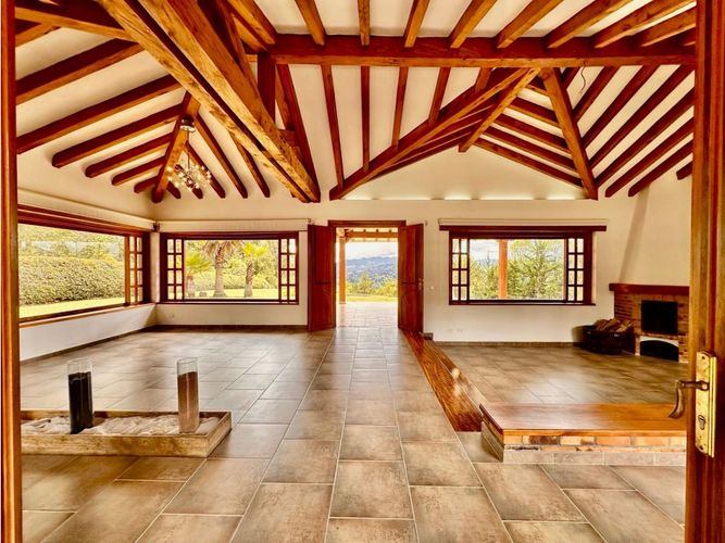 Casa de 5 alcobas en venta en Llano Grande, Rionegro, 350 m² · foto 3 de 18