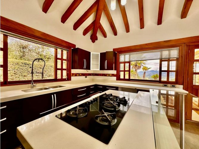 Casa de 5 alcobas en venta en Llano Grande, Rionegro, 350 m² · foto 8 de 18