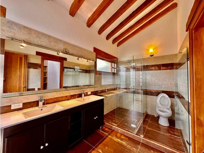 Casa de 5 alcobas en venta en Llano Grande, Rionegro, 350 m² · foto 9 de 18