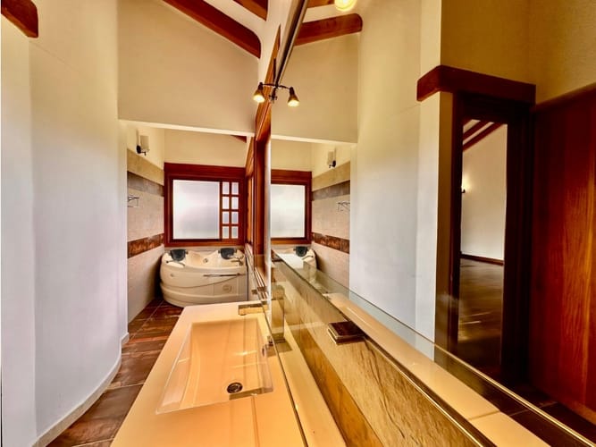 Casa de 5 alcobas en venta en Llano Grande, Rionegro, 350 m² · foto 13 de 18