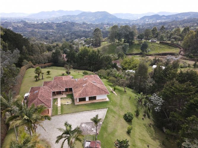 Casa de 5 alcobas en venta en Llano Grande, Rionegro, 350 m² · foto 16 de 18