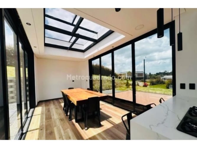 Casa de 3 alcobas en venta en Loma Del Indio, Medellín, 450 m² · foto 8 de 9