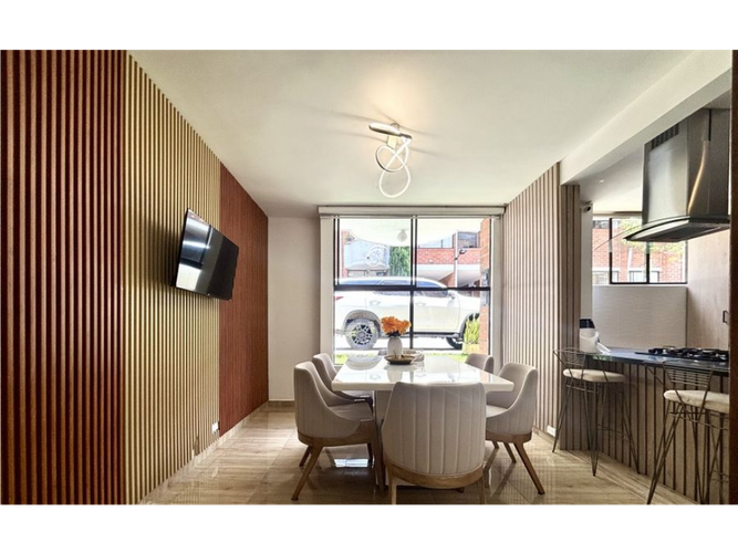 Casa de 4 alcobas en venta en Los Naranjos, Medellín, 240 m² · foto 4 de 21