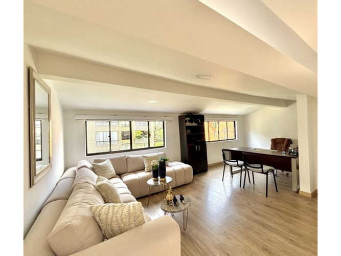 Casa de 4 alcobas en venta en Los Naranjos, Medellín, 240 m² · foto 6 de 21