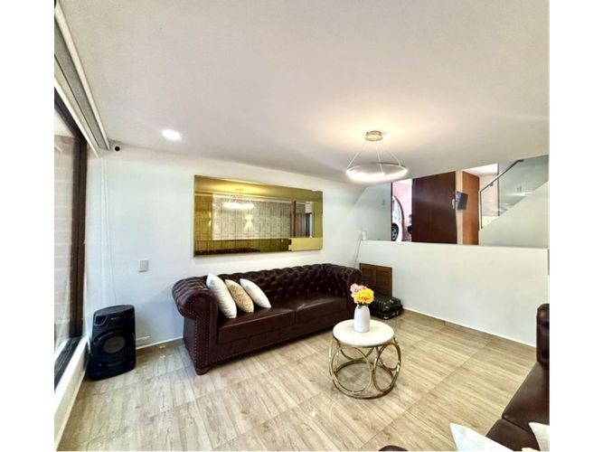 Casa de 4 alcobas en venta en Los Naranjos, Medellín, 240 m² · foto 8 de 21
