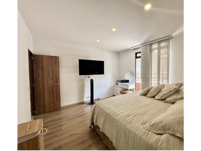 Casa de 4 alcobas en venta en Los Naranjos, Medellín, 240 m² · foto 11 de 21