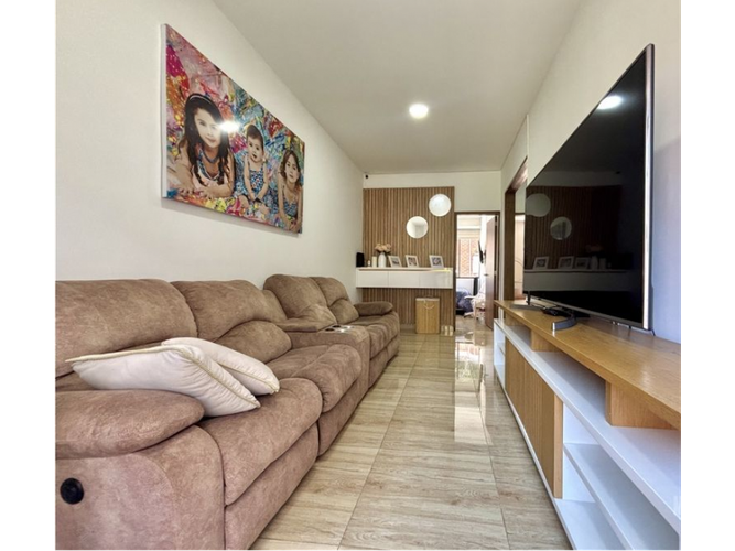 Casa de 4 alcobas en venta en Los Naranjos, Medellín, 240 m² · foto 12 de 21