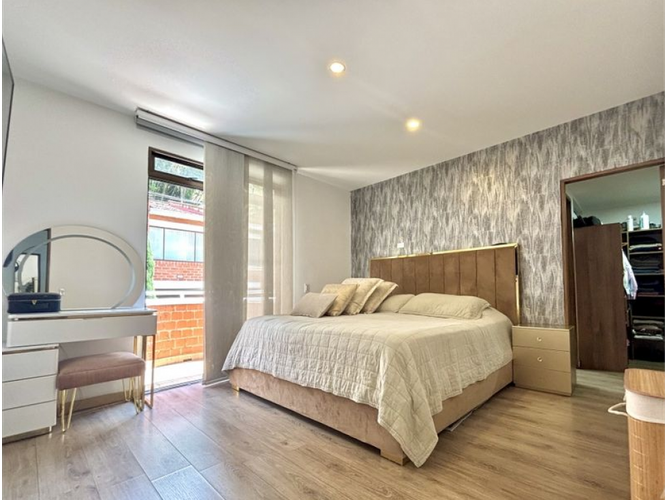 Casa de 4 alcobas en venta en Los Naranjos, Medellín, 240 m² · foto 14 de 21