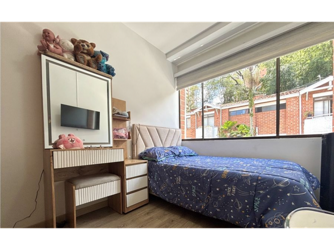 Casa de 4 alcobas en venta en Los Naranjos, Medellín, 240 m² · foto 16 de 21