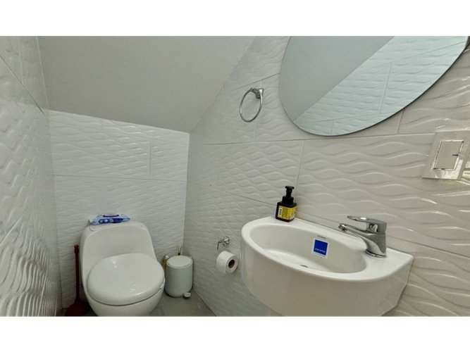 Casa de 4 alcobas en venta en Los Naranjos, Medellín, 240 m² · foto 19 de 21