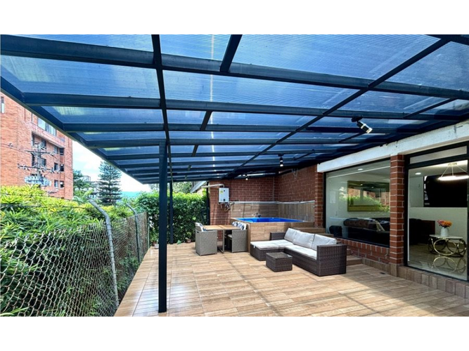 Casa de 4 alcobas en venta en Los Naranjos, Medellín, 240 m² · foto 20 de 21