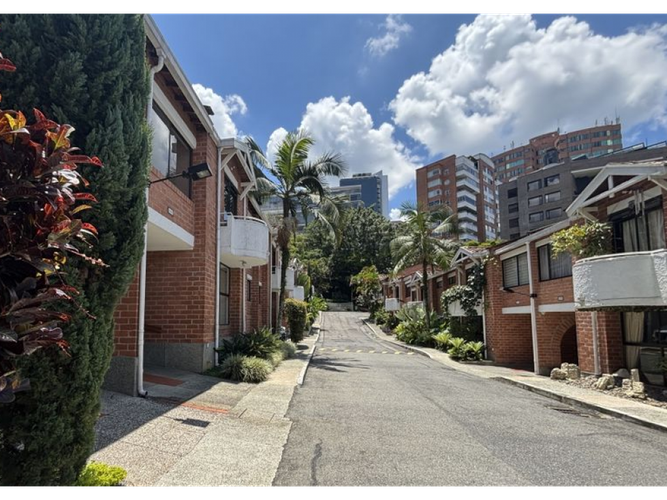 Casa de 4 alcobas en venta en Los Naranjos, Medellín, 240 m² · foto 21 de 21