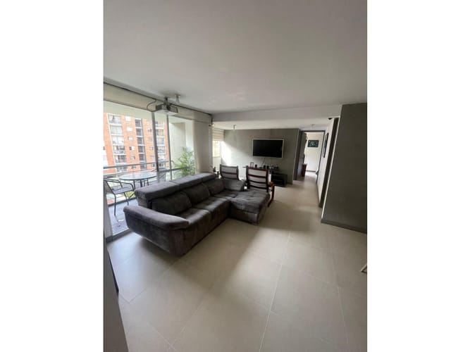 Apartamento de 2 alcobas en venta en Laureles, Medellín, 78 m² · foto 2 de 8