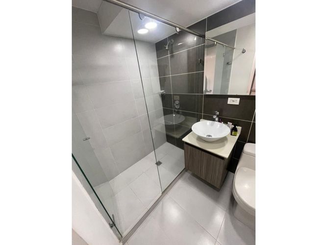 Apartamento de 2 alcobas en venta en Laureles, Medellín, 78 m² · foto 3 de 8