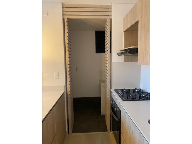 Apartamento de 2 alcobas en venta en El Tesoro, Medellín, 60 m² · foto 2 de 17