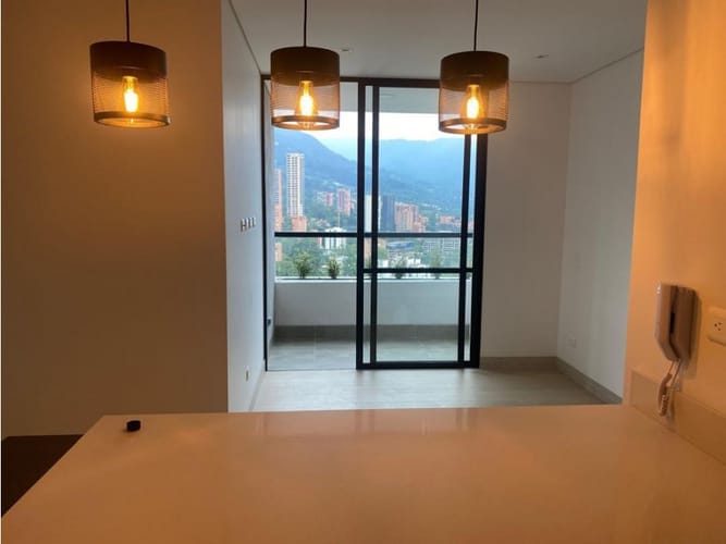Apartamento de 2 alcobas en venta en El Tesoro, Medellín, 60 m² · foto 3 de 17
