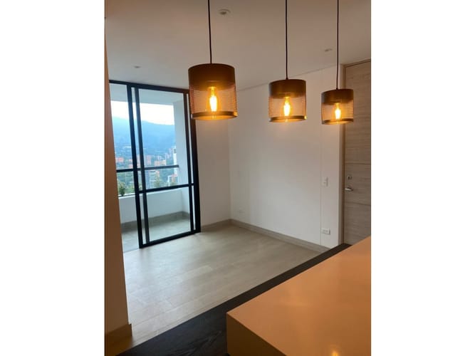 Apartamento de 2 alcobas en venta en El Tesoro, Medellín, 60 m² · foto 4 de 17
