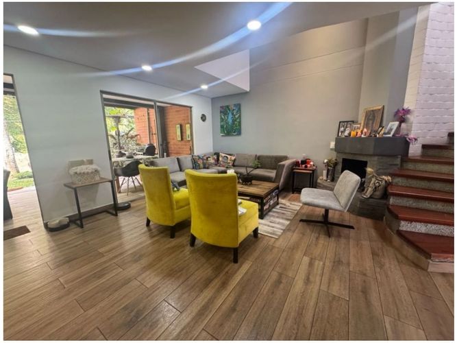 Casa de 3 alcobas en venta en La Pradera, Medellín, 212 m² · foto 2 de 24