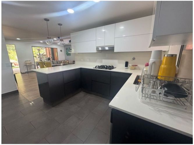 Casa de 3 alcobas en venta en La Pradera, Medellín, 212 m² · foto 5 de 24