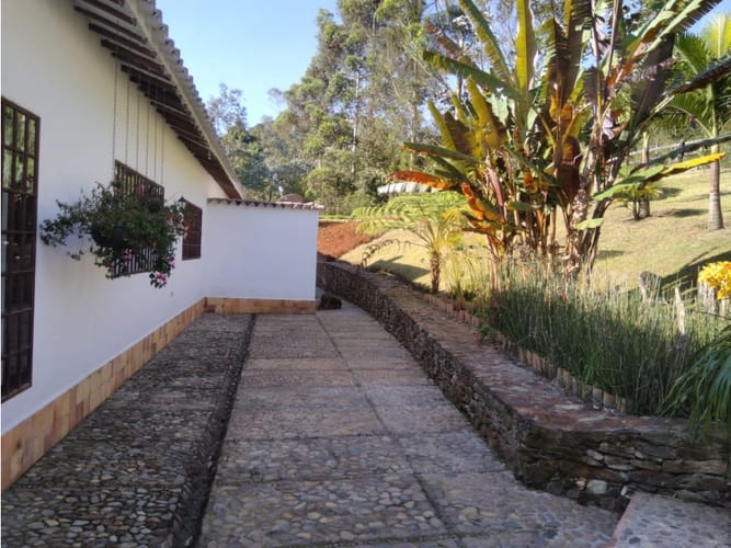 Casa de 5 alcobas en venta en Lomitas, La Ceja, 487 m² · foto 5 de 24