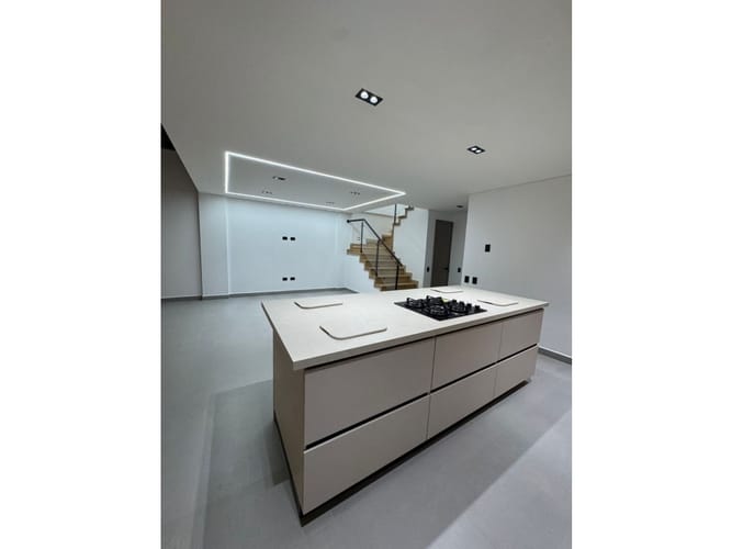 Casa de 3 alcobas en venta en Gualanday, Rionegro, 170 m² · foto 2 de 23