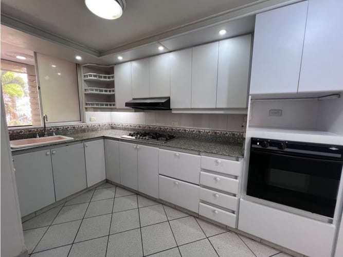 Apartamento de 4 alcobas en venta en Cuarta Brigada, Medellín, 130 m² · foto 2 de 22