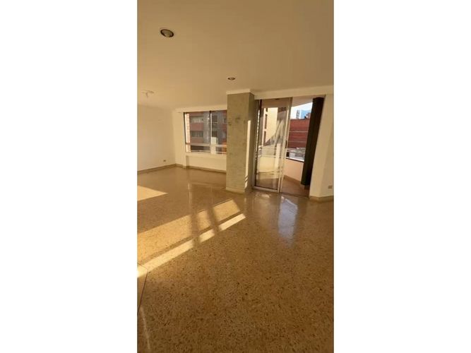 Apartamento de 3 alcobas en venta en Las Acacias, Medellín, 150 m² · foto 12 de 22