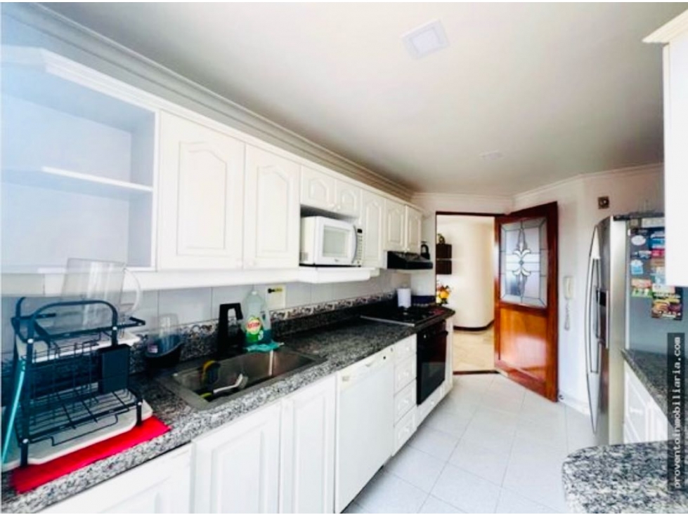 Apartamento en venta en El Poblado, Medellín · foto 4 de 10