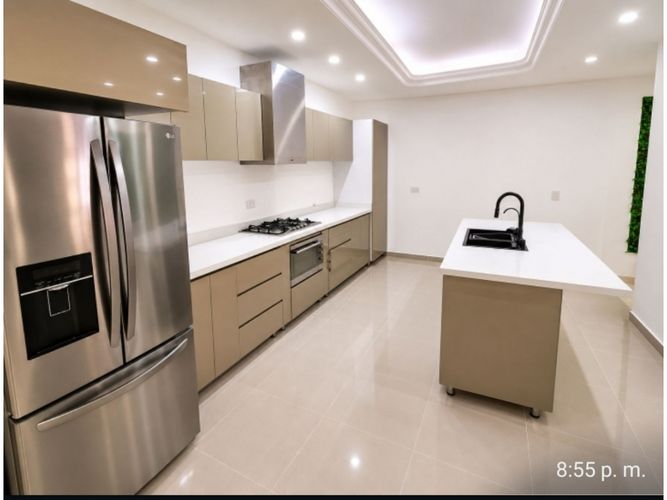 Casa de 5 alcobas en venta en Los Naranjos, Medellín, 580 m² · foto 5 de 13
