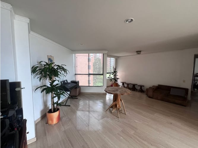 Apartaestudio en venta en El Tesoro, Medellín, 123 m² · foto 2 de 17