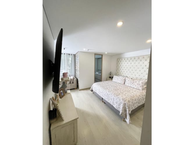 Apartamento de 3 alcobas en venta en Las Brujas, Medellín, 147 m² · foto 3 de 17