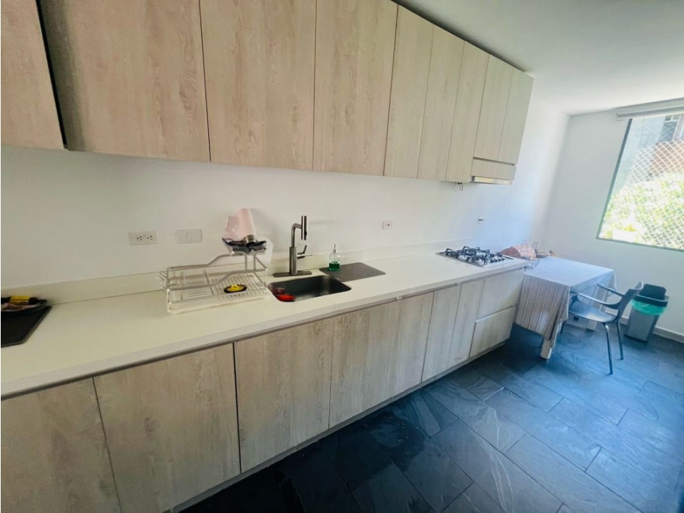 Apartamento en venta en Loma Benedictinos, Medellín · foto 3 de 24