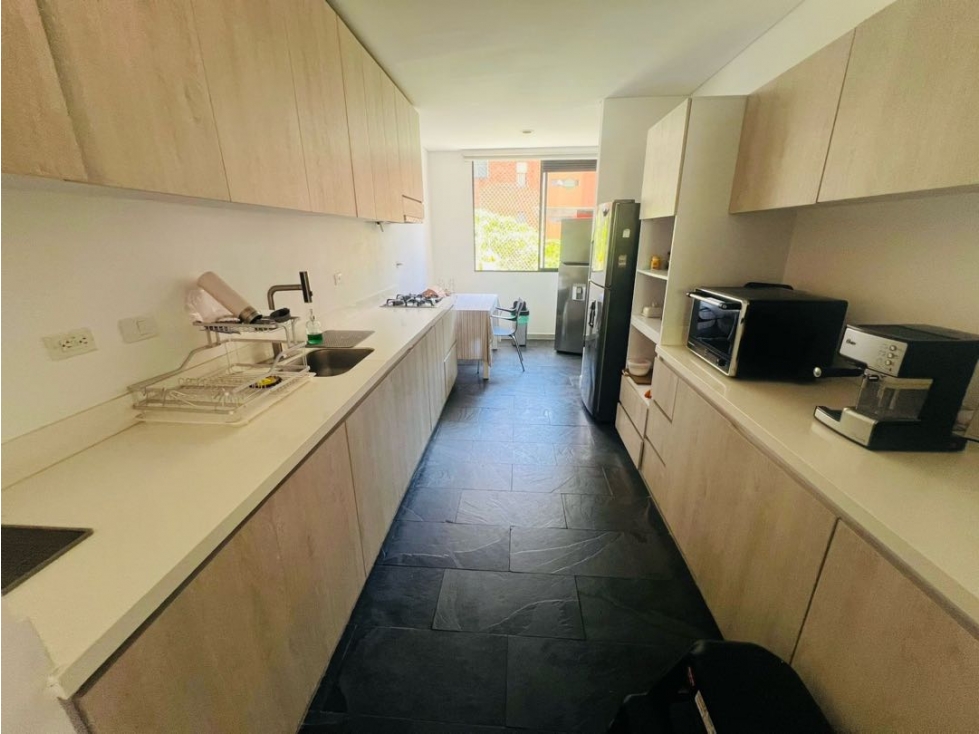 Apartamento en venta en Loma Benedictinos, Medellín · foto 4 de 24
