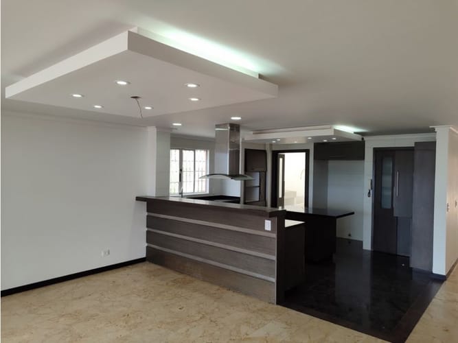Casa de 5 alcobas en venta en El Tesoro, Medellín, 430 m² · foto 5 de 24