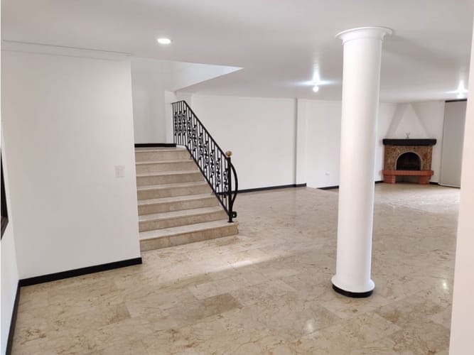 Casa de 5 alcobas en venta en El Tesoro, Medellín, 430 m² · foto 9 de 24