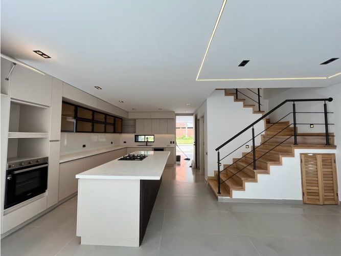 Casa de 4 alcobas en venta en Llano Grande, Rionegro, 230 m² · foto 2 de 22